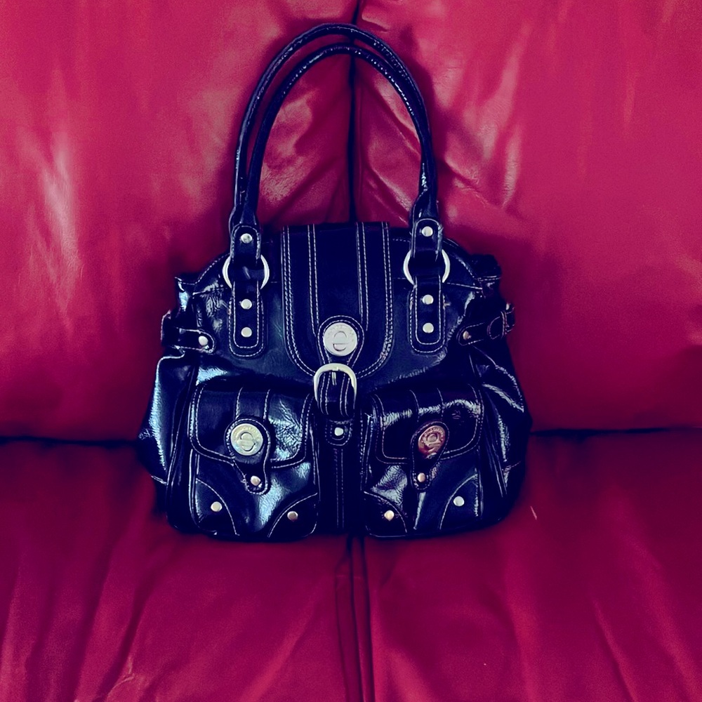Stunning London fog patent leather purse!